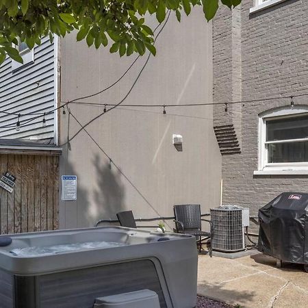 Rare City Home W/ Backyard Fire-Pit & Hottub ランカスター エクステリア 写真