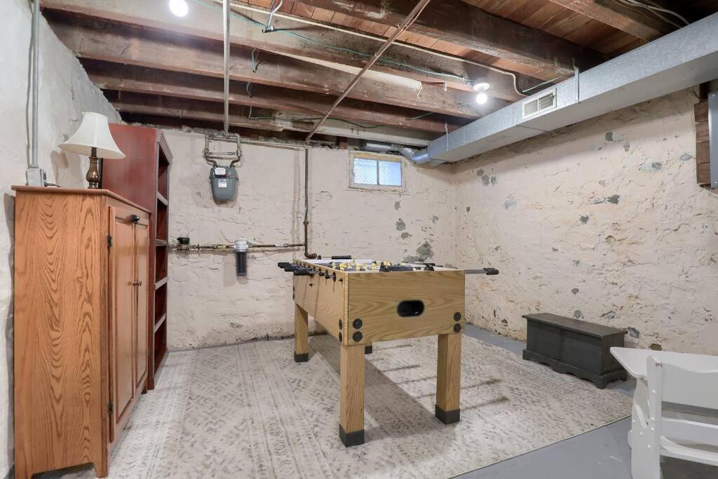 Rare City Home W/ Backyard Fire-Pit & Hottub ランカスター エクステリア 写真