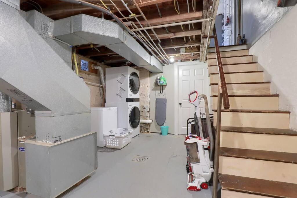 Rare City Home W/ Backyard Fire-Pit & Hottub ランカスター エクステリア 写真