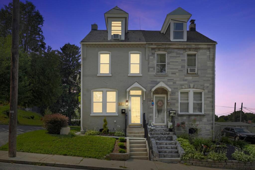 Rare City Home W/ Backyard Fire-Pit & Hottub ランカスター エクステリア 写真