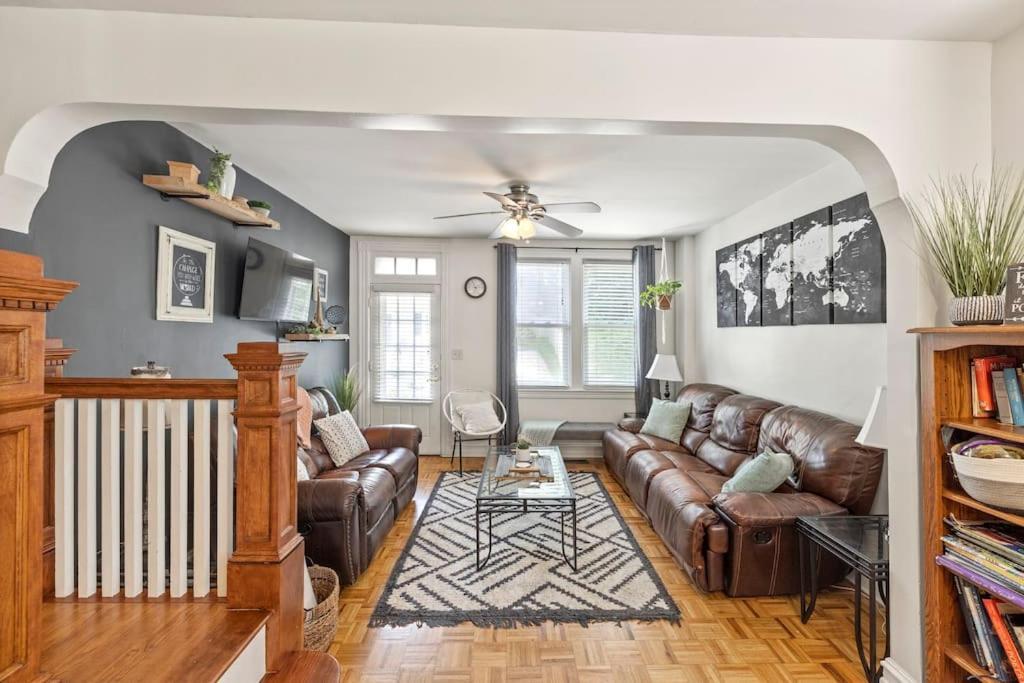 Rare City Home W/ Backyard Fire-Pit & Hottub ランカスター エクステリア 写真